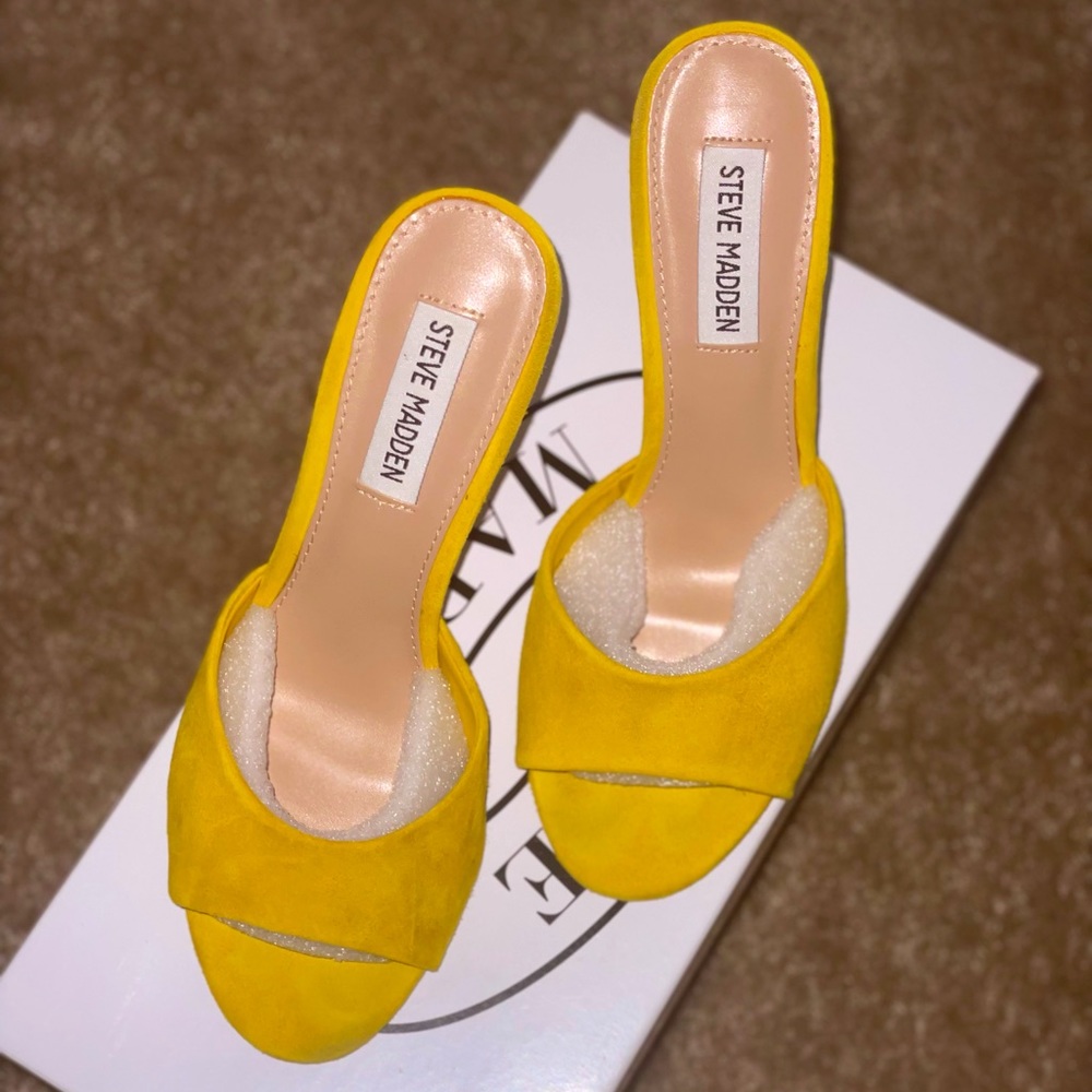 Yellow Suede Steve Madden heels.Size 6.5